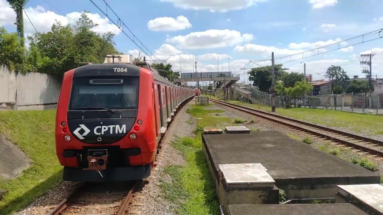Trens Séries 9000 e 7500 (T004 e R524) na estação Jardim Romano.