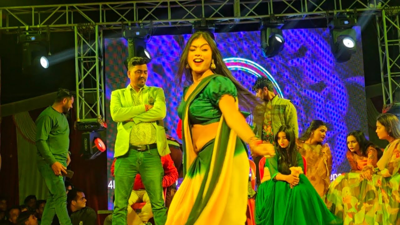 आखिर क्या कारण है कि #काजल_राज के इस डांस को गावँ की भोली भाली औरते ज्यादा लाइक कर रही है #kajal_raj