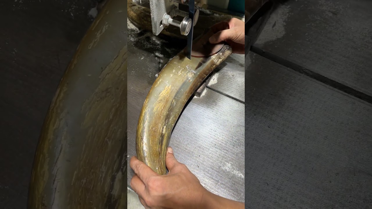 Buffalo horn cutting and manufacturing crafts
