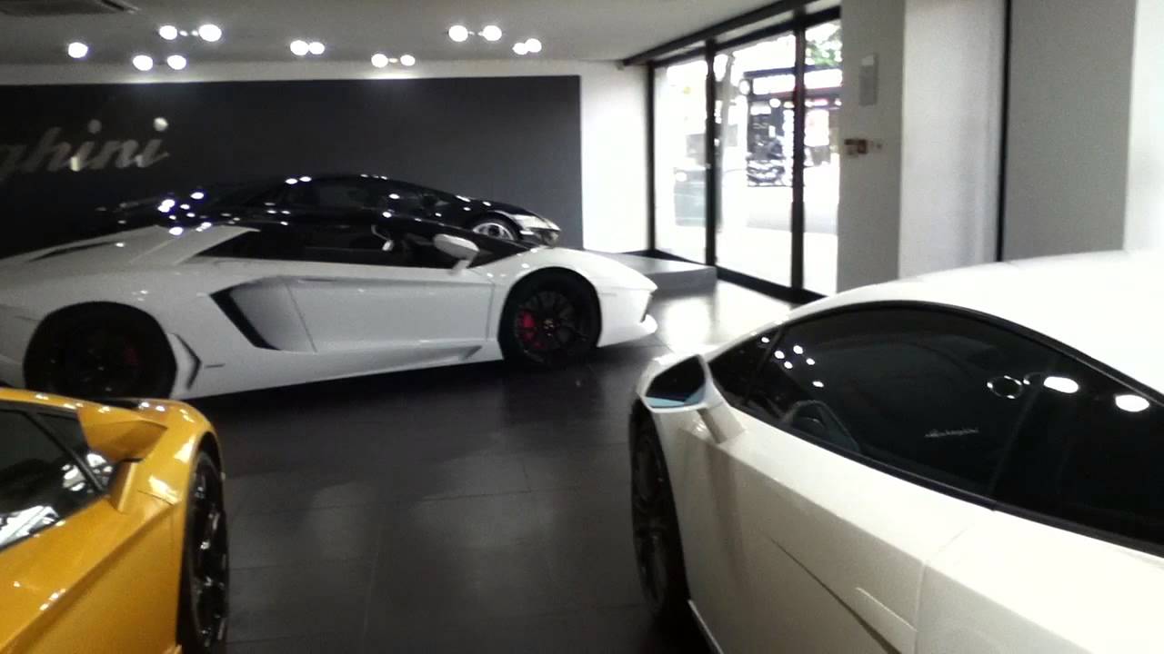 A walk around Lamborghini London showroom