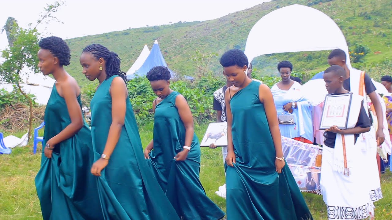 @Bahima Giveaway in Ntenga-Kakamba-Bukanga... Emigamba Hamwe n'Okwevuga At Apophia's Kuhingira
