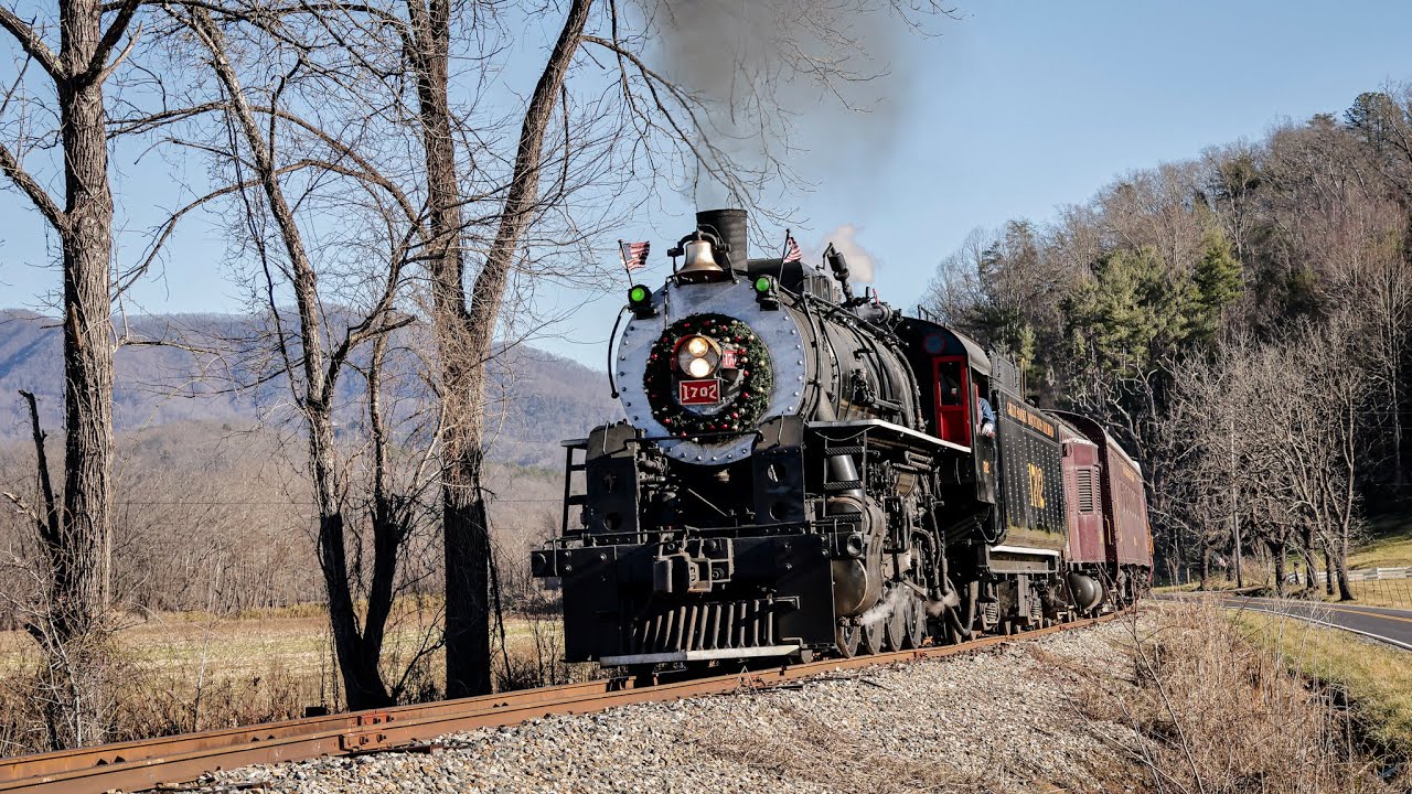 Great Smoky Mountains Railroad 1702: A Day on the Tuckasegee