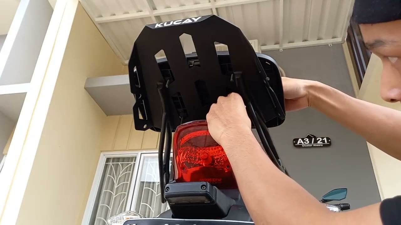 Pemasangan Bracket Kucay HDR dan Box SHAD SH42 di Honda New Megapro
