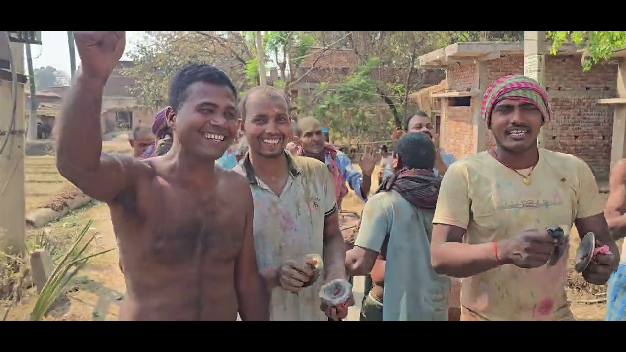 हमारे गांव के निवासी लोग होली मनाते हुए,🥰🥰🤩