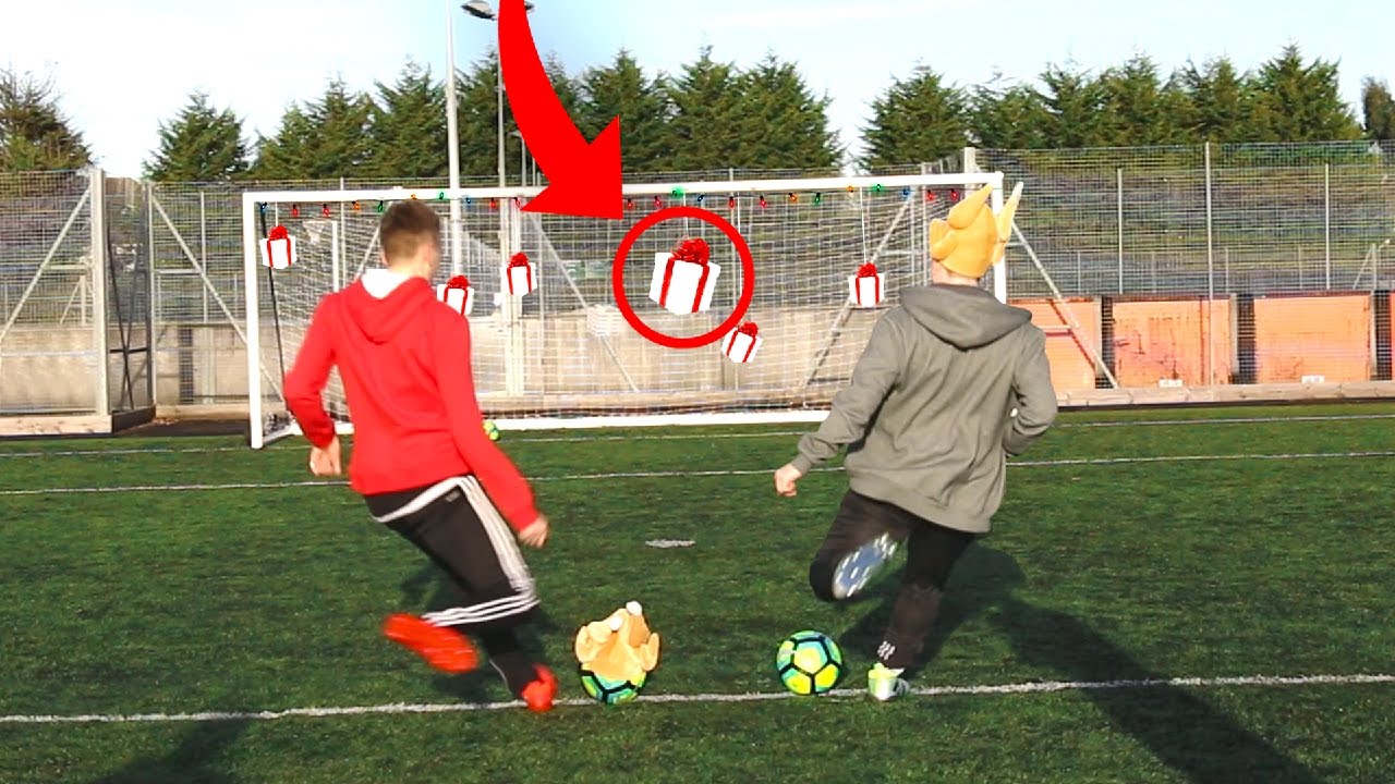 HILARIOUS CHRISTMAS FOOTBALL CHALLENGE