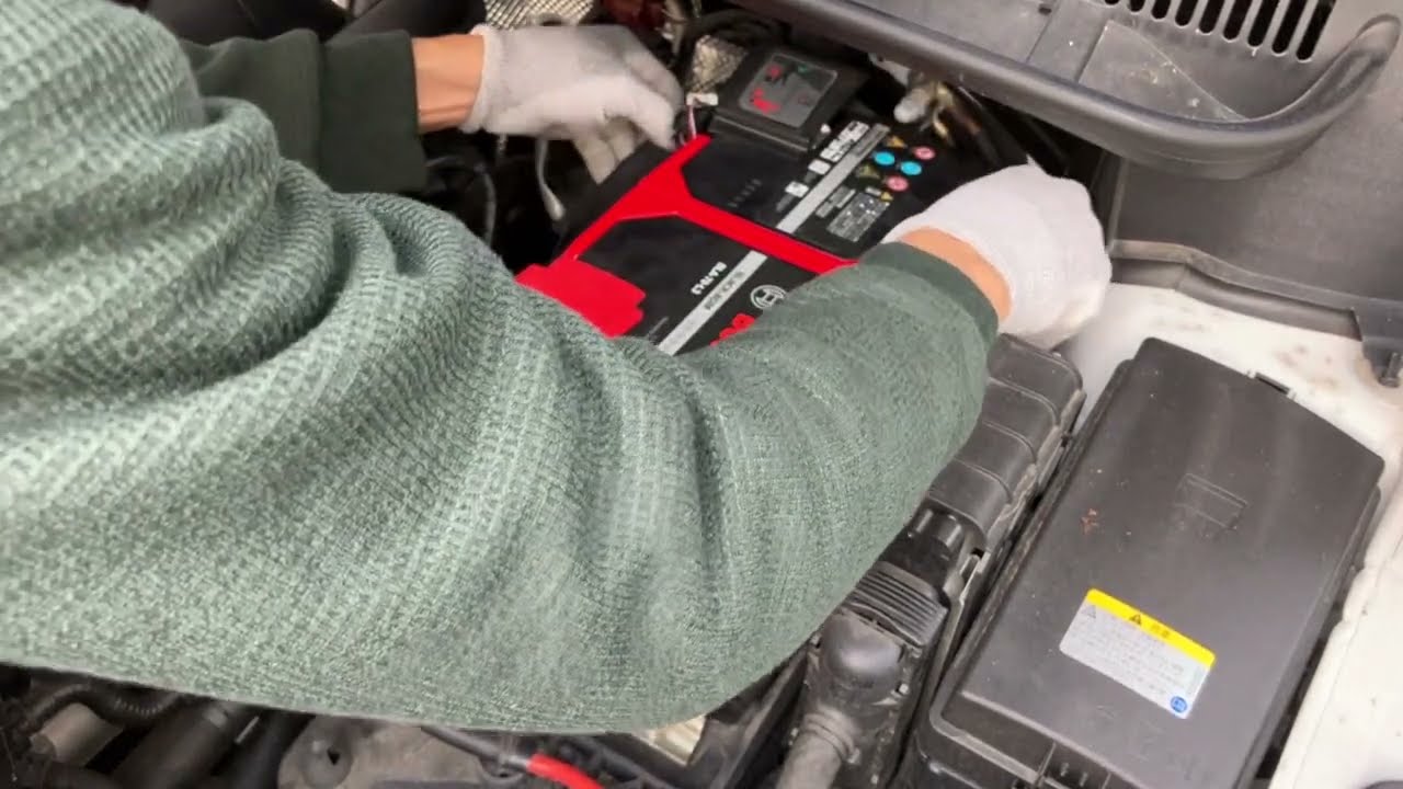 VW Golf7 TOURAN 10 minutes Battery replacement　10分でバッテリー交換