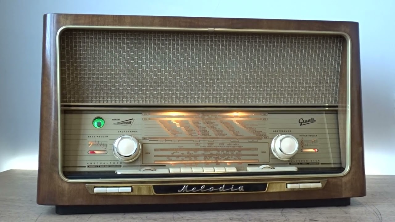GRAETZ MELODIA 519. For sale with one year warranty, visit our website: http://antique-radioshop.com