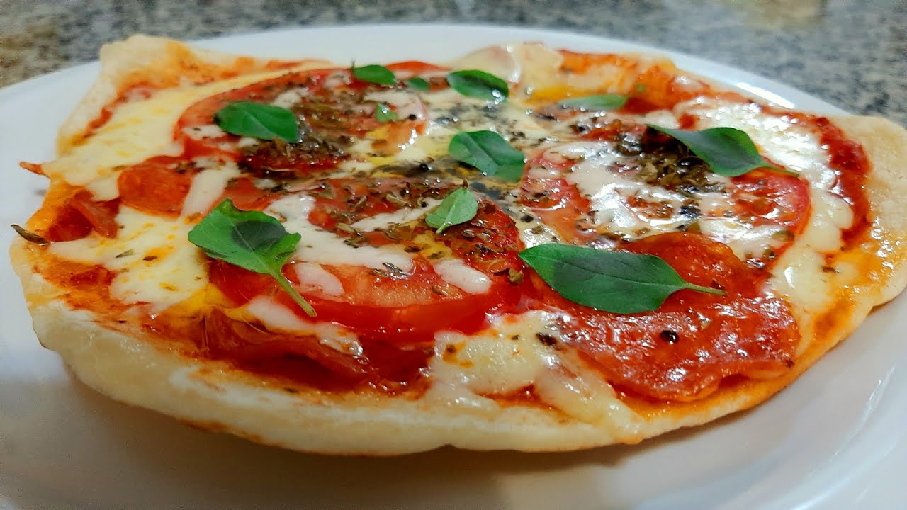 PIZZA SEM FORNO, NA FRIGIDEIRA! MASSA FININHA, CROCANTE E DELICIOSA, MASSA COM 3 INGREDIENTES.🍕😍