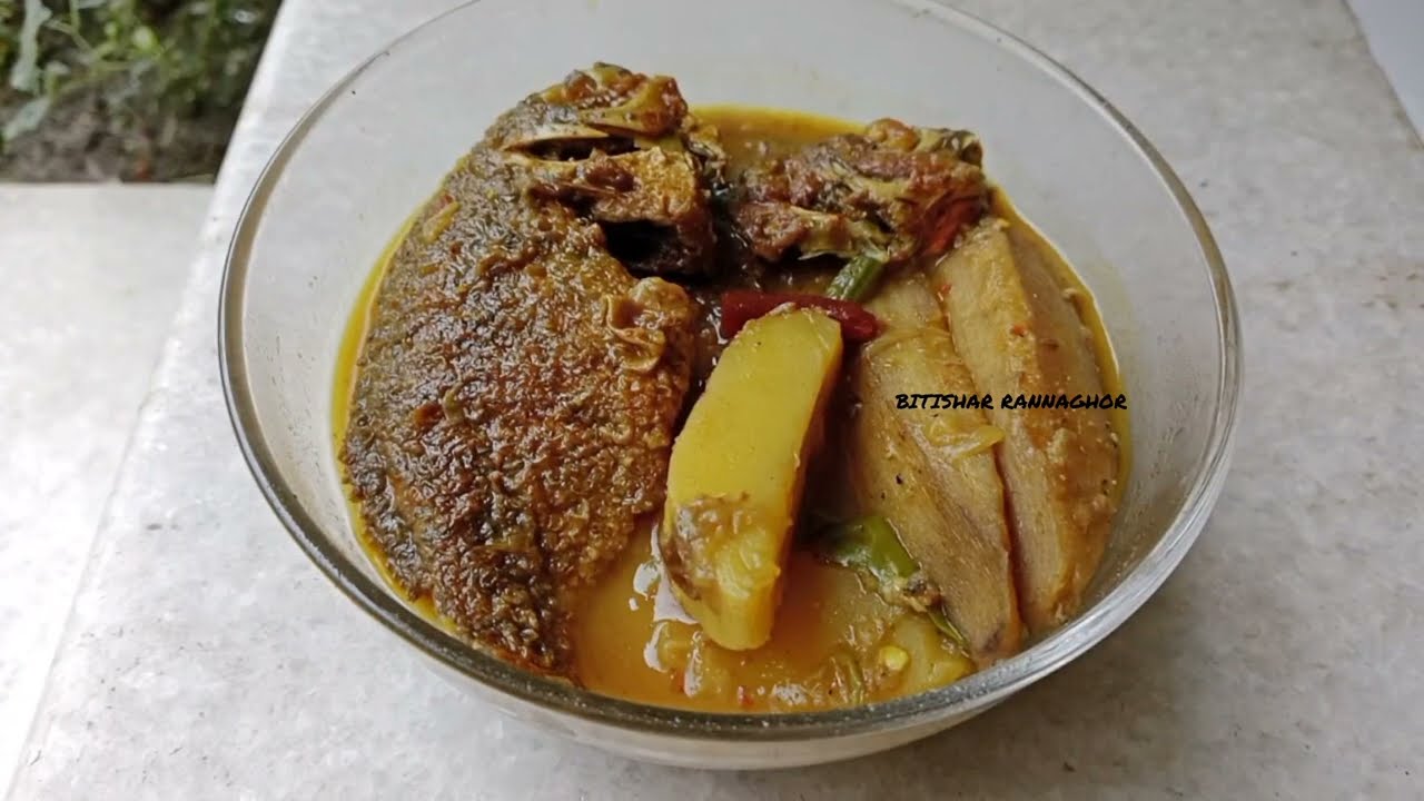 কাঁচকলা আলু চালকুমড়োর ডাঁটা দিয়ে তেলাপিয়া মাছের ঝোলKachkola alu kumror data diye telapiyar jhol 