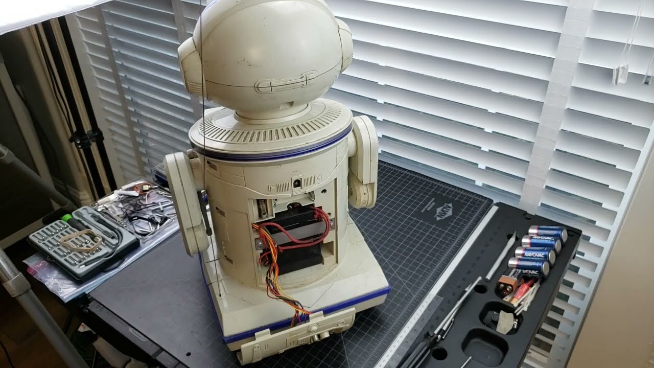 Reviving a 1980's Tomy Hearoid Omnibot -  One Thing After Another!