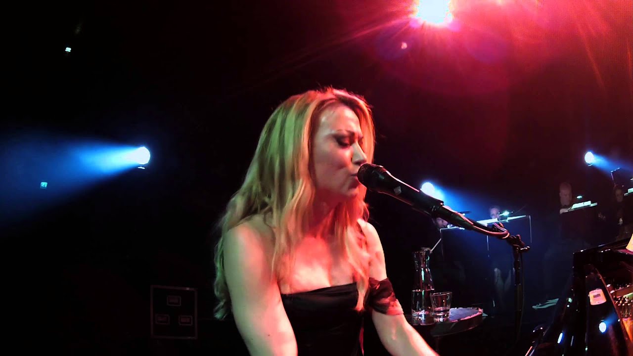 ANNA ERIKSSON MANA LIVE 29.4.2012