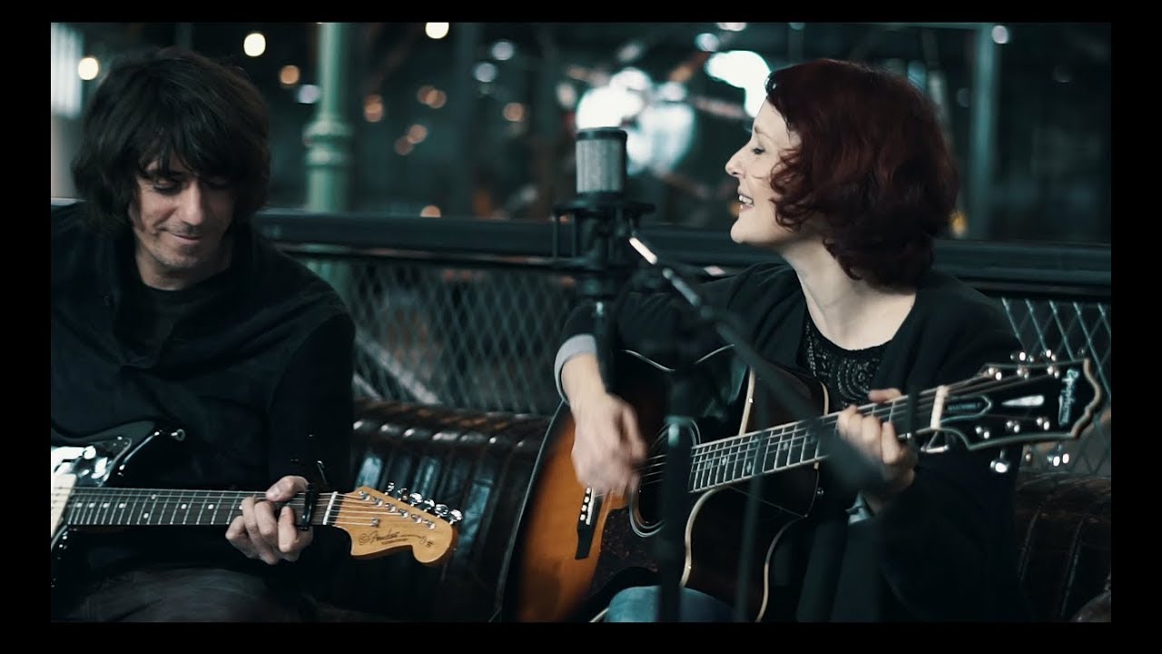 Diane Weigmann - Gr&ouml;&szlig;er als Du denkst - LIVE Akustikvideo