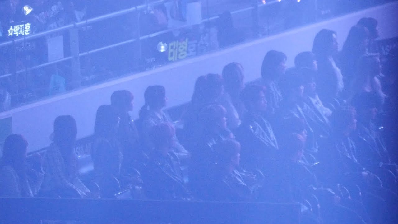 181128 아이즈원(IZ*ONE) SEVENTEEN THANKS + Oh My!(어쩌나)  Reaction [4K] 직캠 by Mera