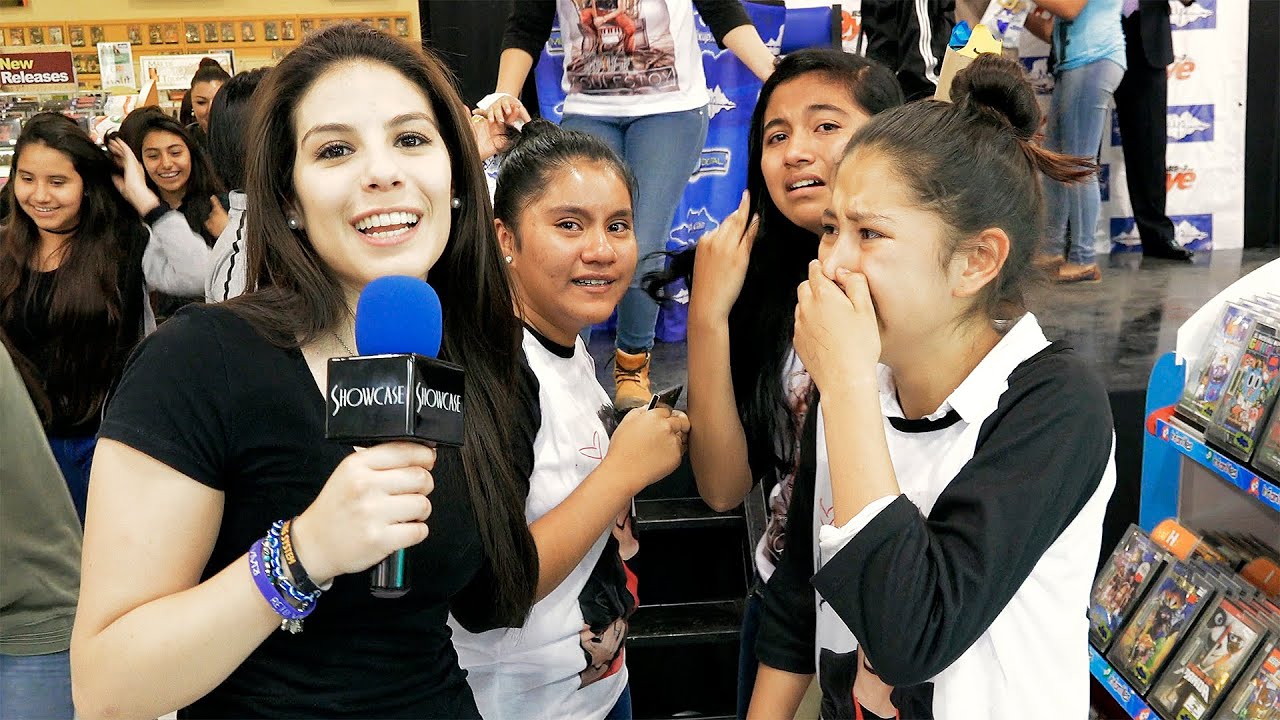 Laura Cruz entrevista fans de Bautista 3/3 | Fans Choice Awards® | Showcase® | Día del Fan® | Presea
