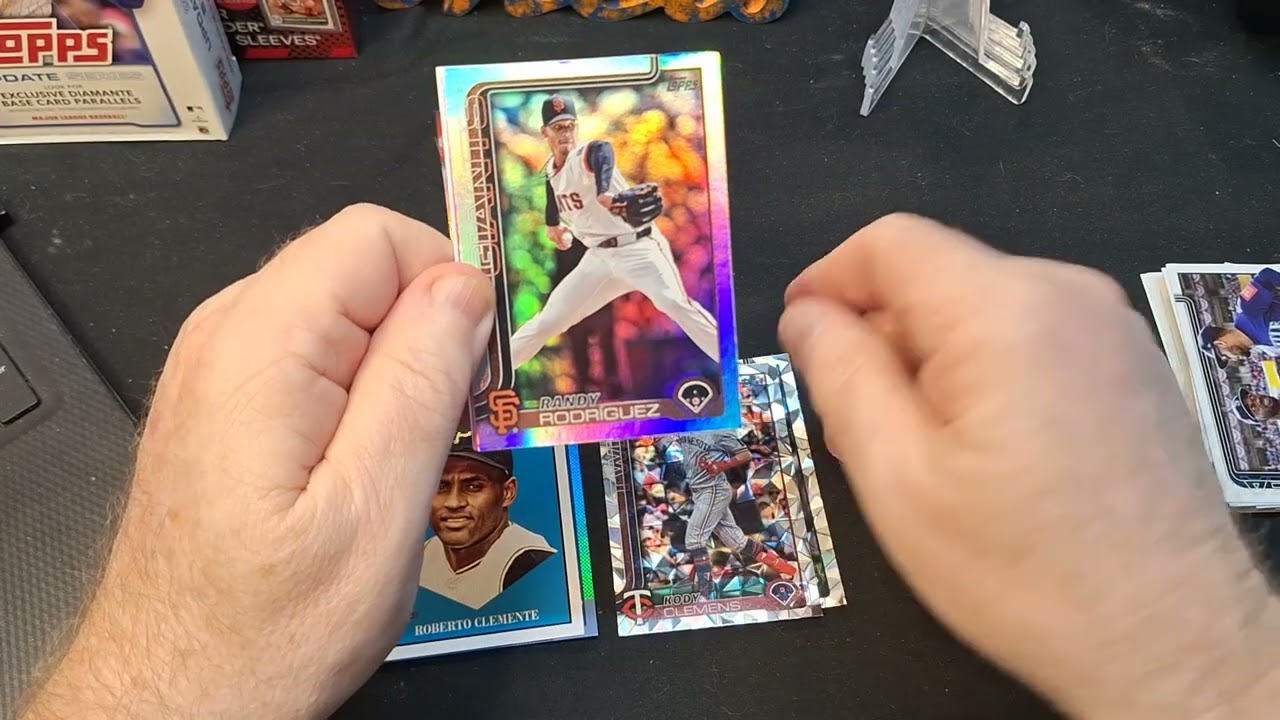 Бейсбольные карточки серии Topps Update 2025 года - Подвесная коробка № 17