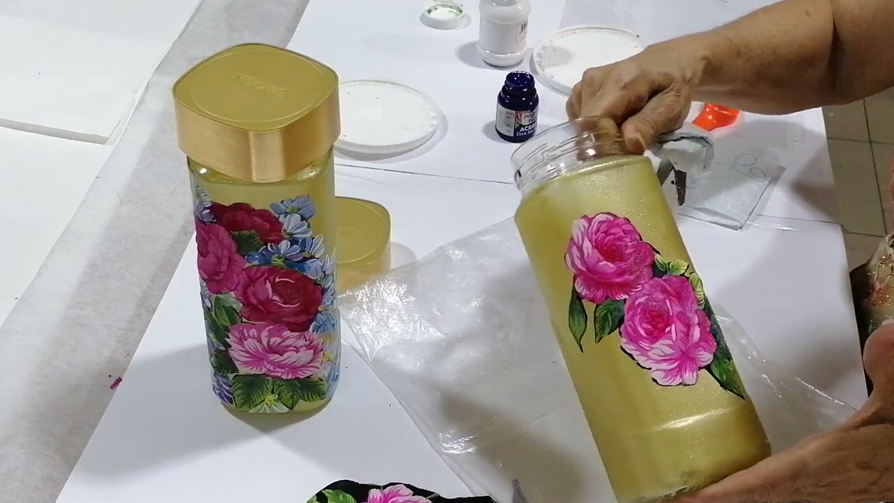 DECORANDO BOTELLA CON TELA ESTAMPADA (ROSAS) CON LA MAESTRA TERE GREGORIO