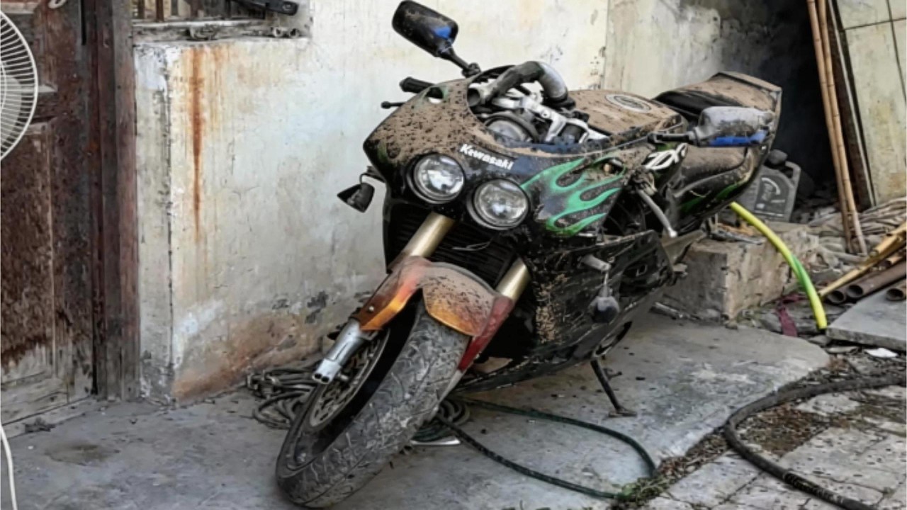 Покупка классического мотоцикла за 115 долларов – Полная реставрация Kawasaki 250!