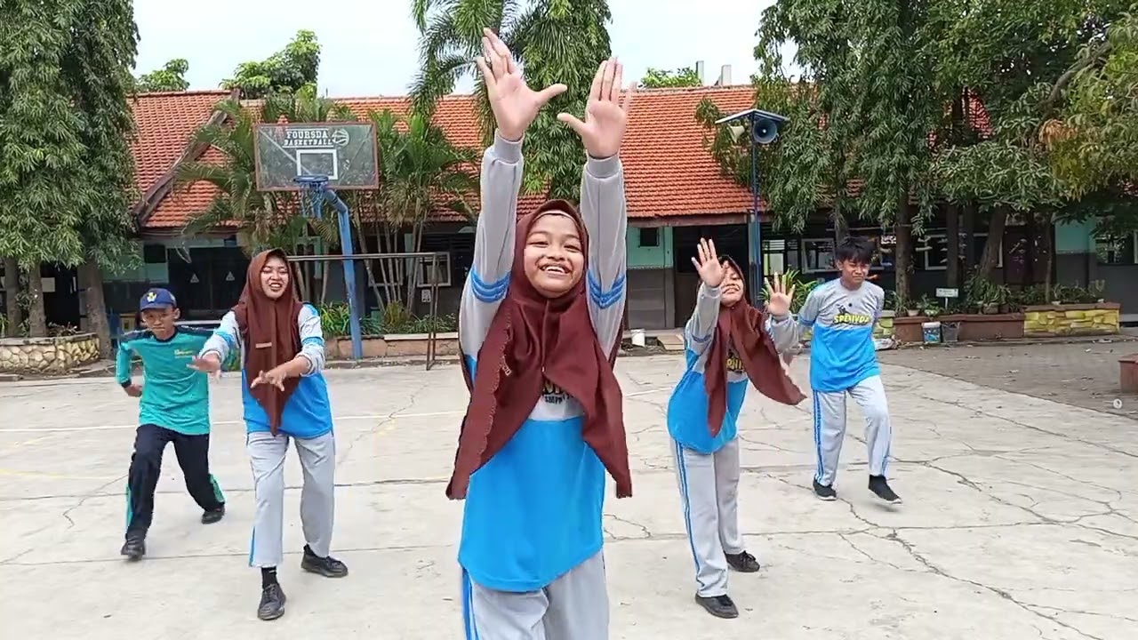 SENAM KREASI kelompok 4 SMP Negri 4 Sidoarjo 