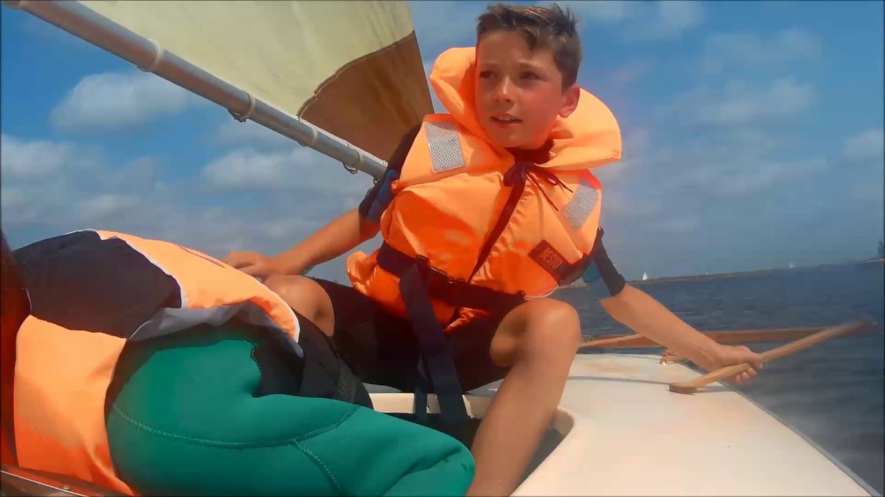 Billy en Florian slaan om met de Sunfish