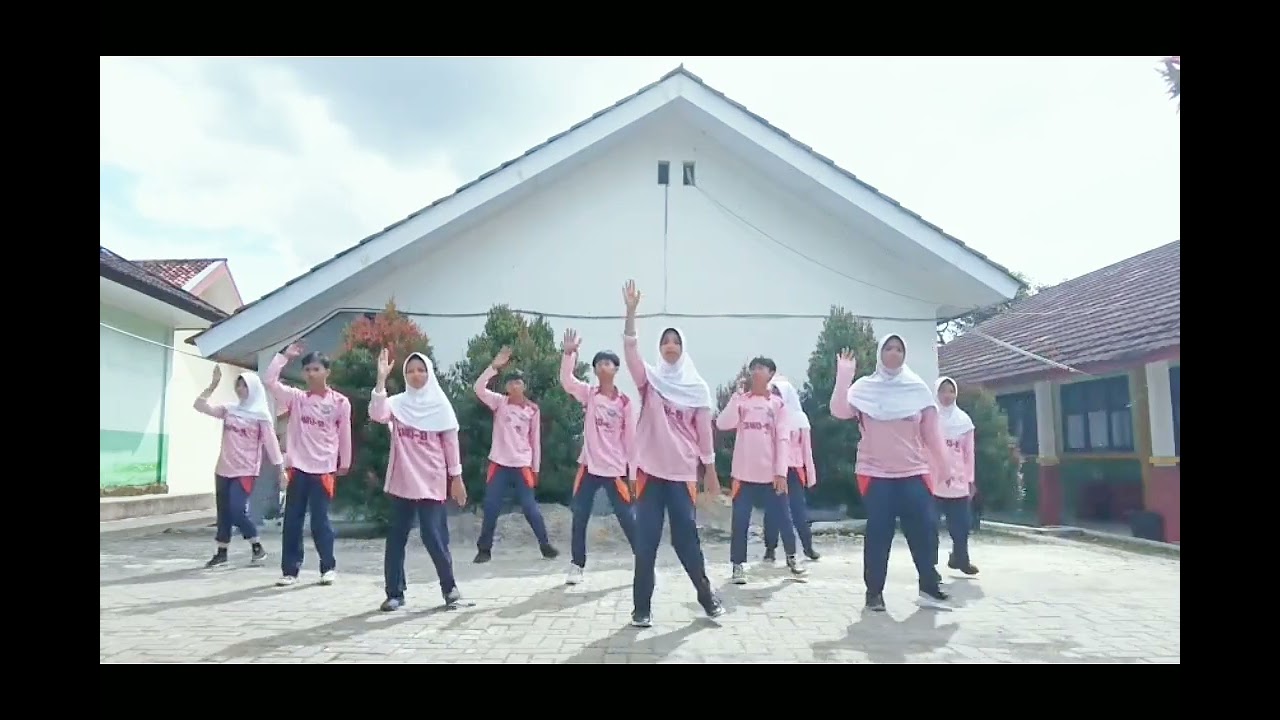 Senam Aerobik kelas 11 SMAN 6 Kota Serang