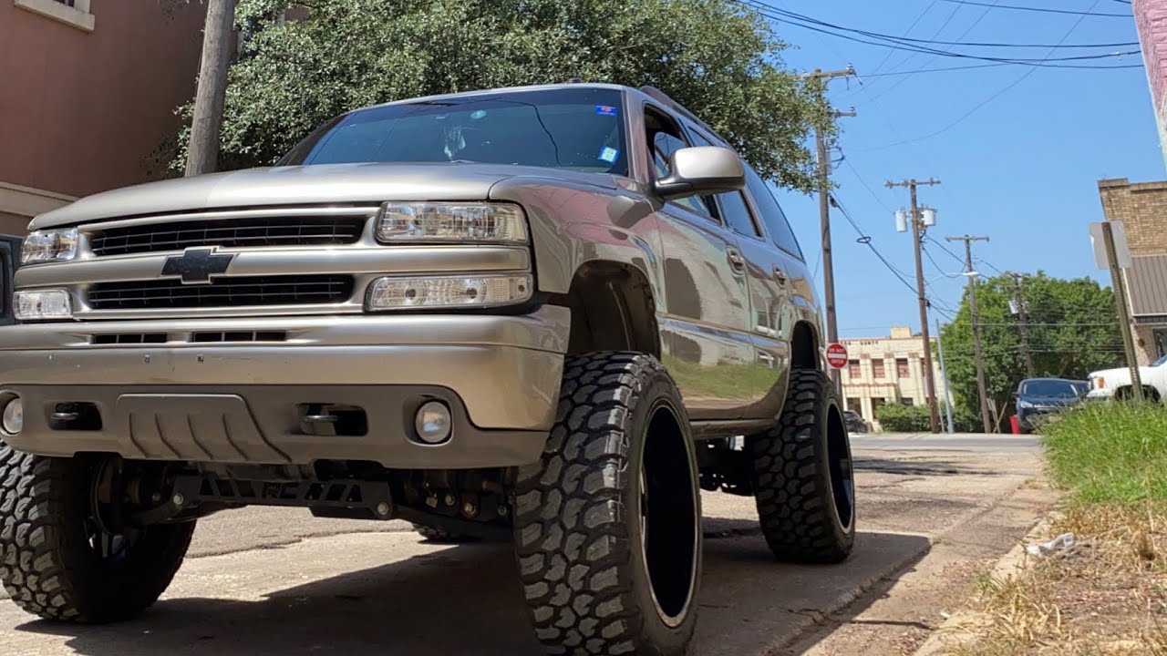 LIFTED TAHOE | ROUGH COUNTRY | 22x12s | 35s