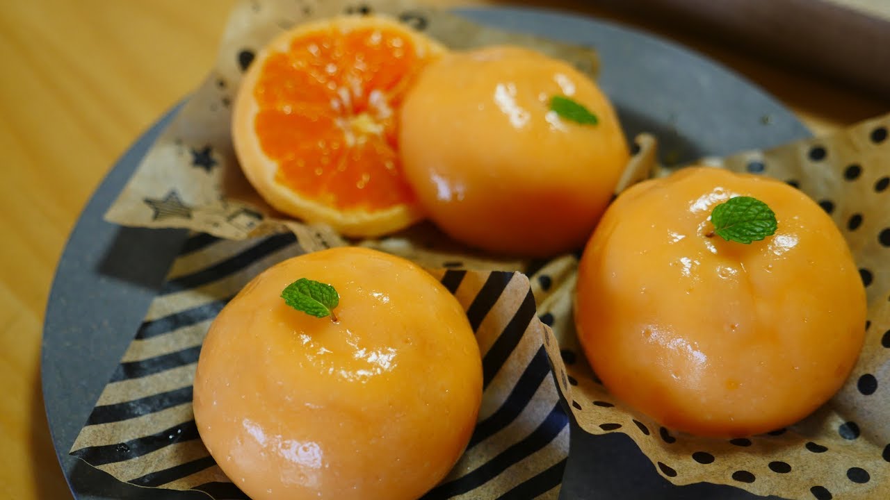 Whole Tangerine Daifuku ( Mochi Cake ) 丸ごとみかん大福