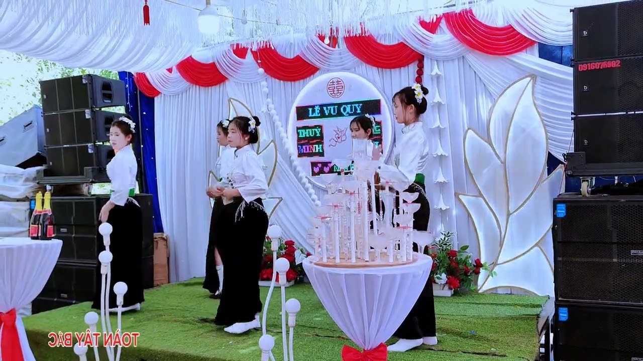 Nhóm múa gia đình LTH Thùy Minh- Quang Khải- bản bua chiềng sơ sơn la