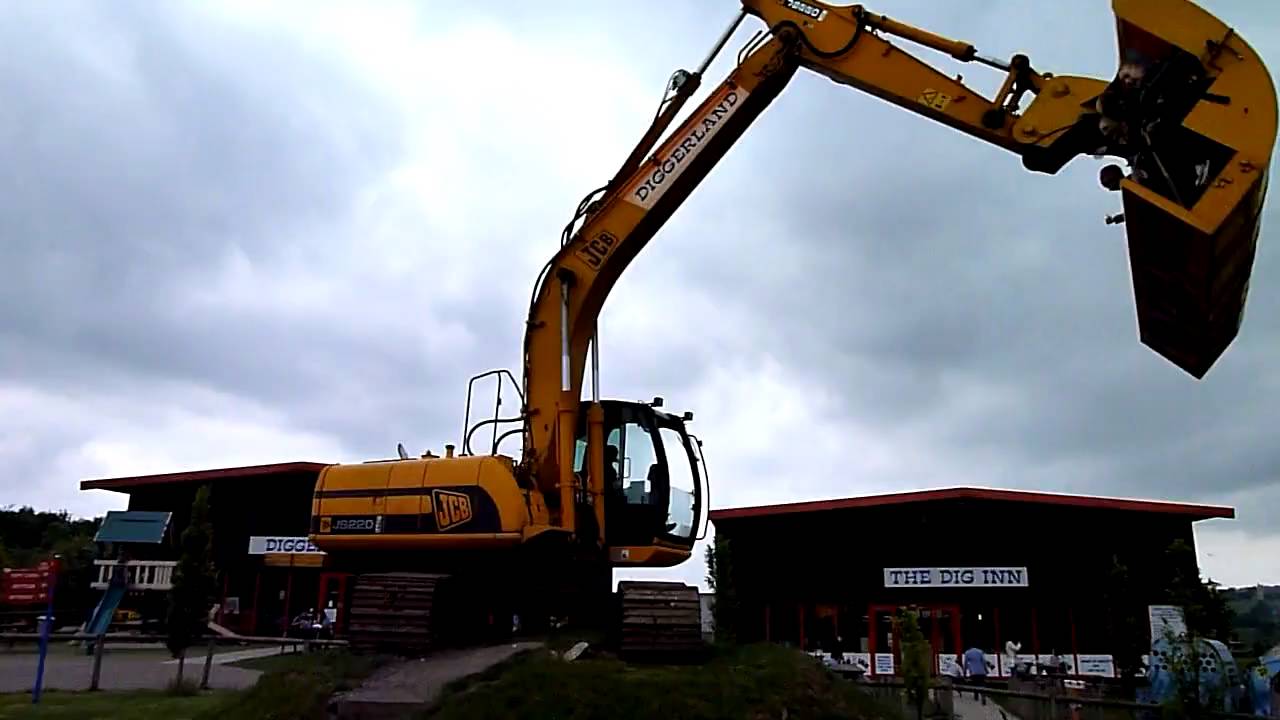 The McJannett-Smith Kids with Paul Crosby on Spindizzy again at Diggerland