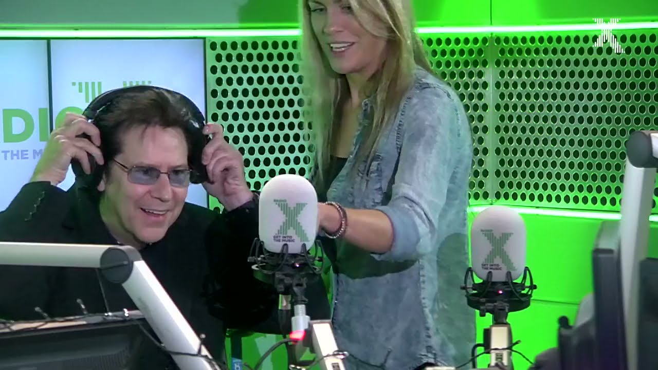 SHAKIN STEVENS- CHRIS MOYLES - RADIO X - INTERVIEW AND FOOTAGE-17 DECEMBER 2015