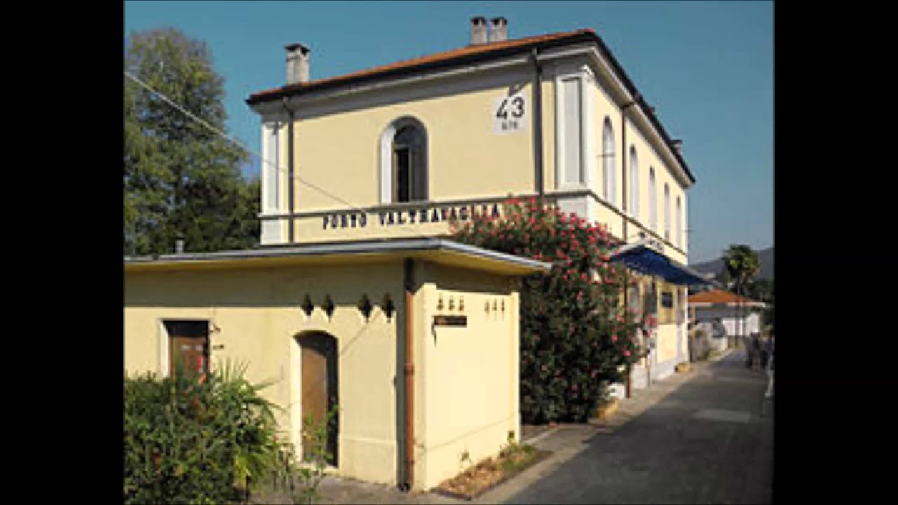 Annunci alla Stazione di Porto Valtravaglia