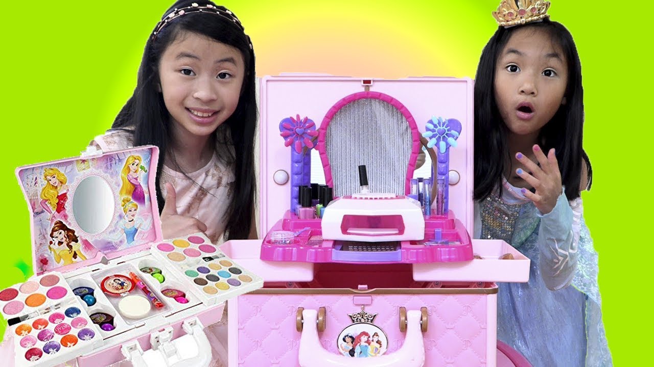 Pretend Play Dress Up and Make Up Toys