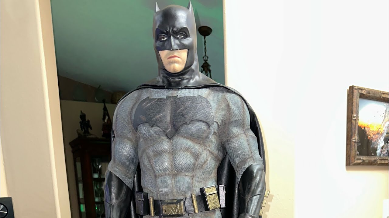 Ben Affleck 1/2 Batman Statue Unboxing and Full Assembly