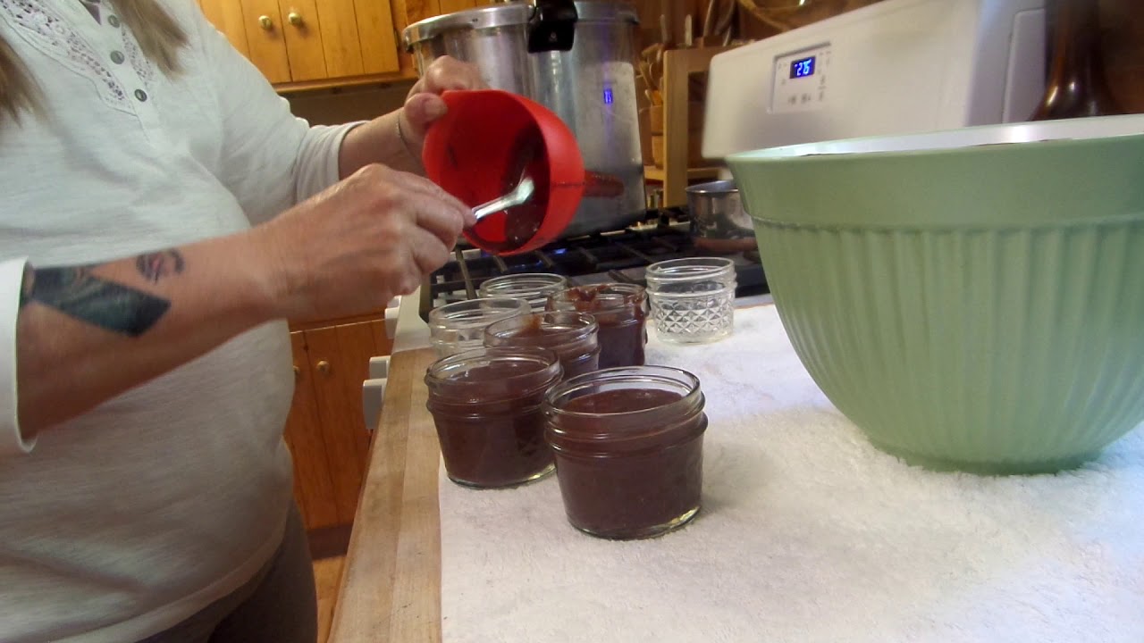 WHO IN THEIR RIGHT MIND PUTS PUDDING IN A CANNING JAR ?