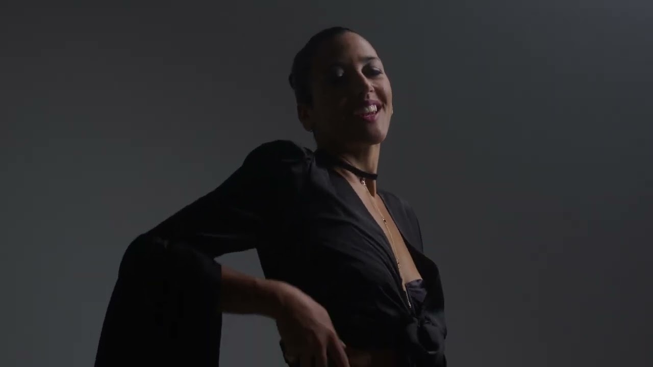LUC&Iacute;A P&Eacute;REZ - LA SALIDA