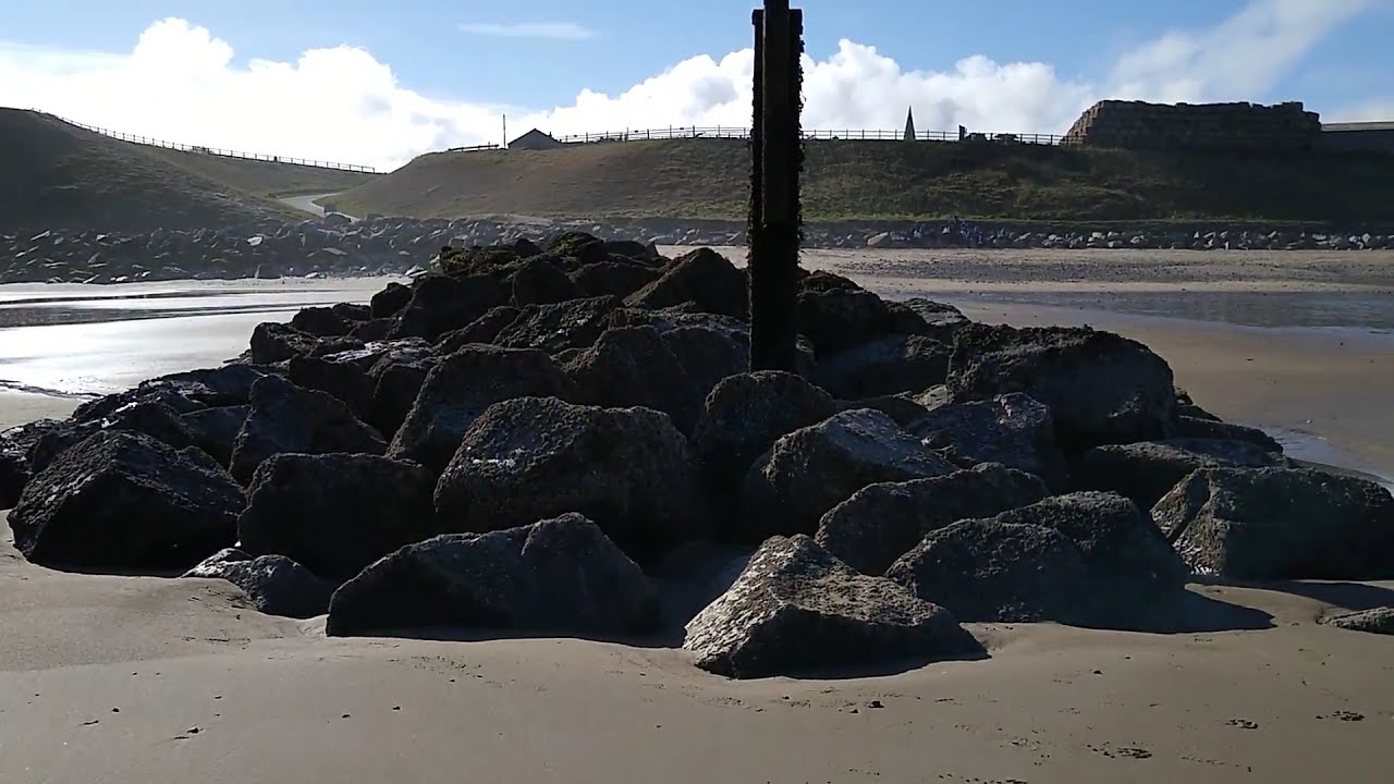Coastal Defences at Mappleton - the impacts of the rock armour groynes