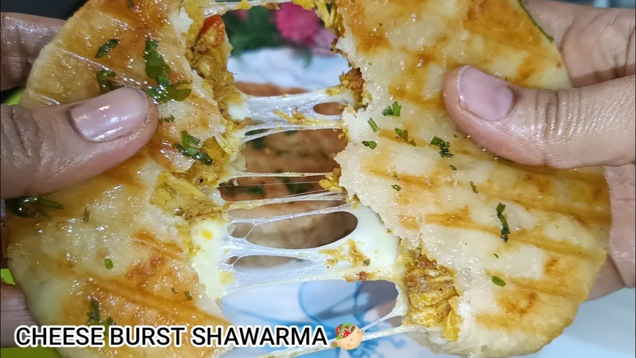 Cheesy Chicken Shawarma Pocket | चीज़ी चिकन शोवरमा पॉकेट 🤤#viral#video#youtube#yt#food#viralvideo