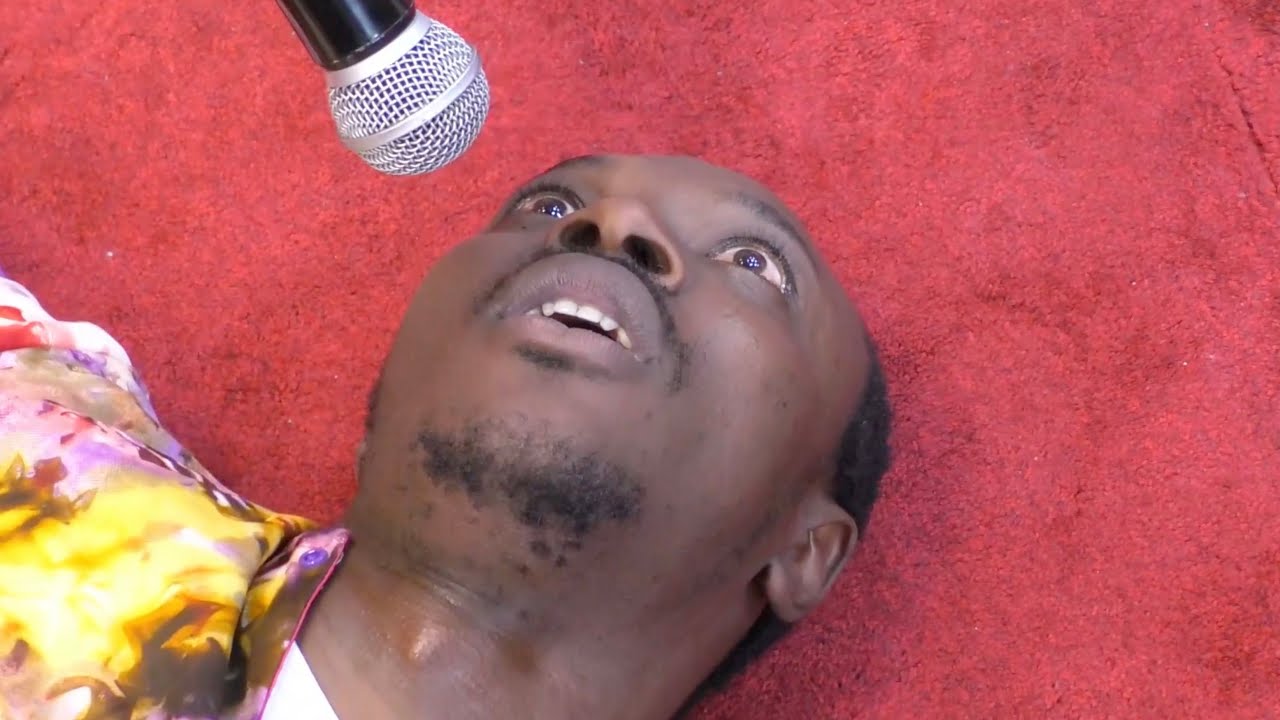 UN ESPRIT QUI SE FÂCHE APRÈS ÊTRE DÉVOILÉ !