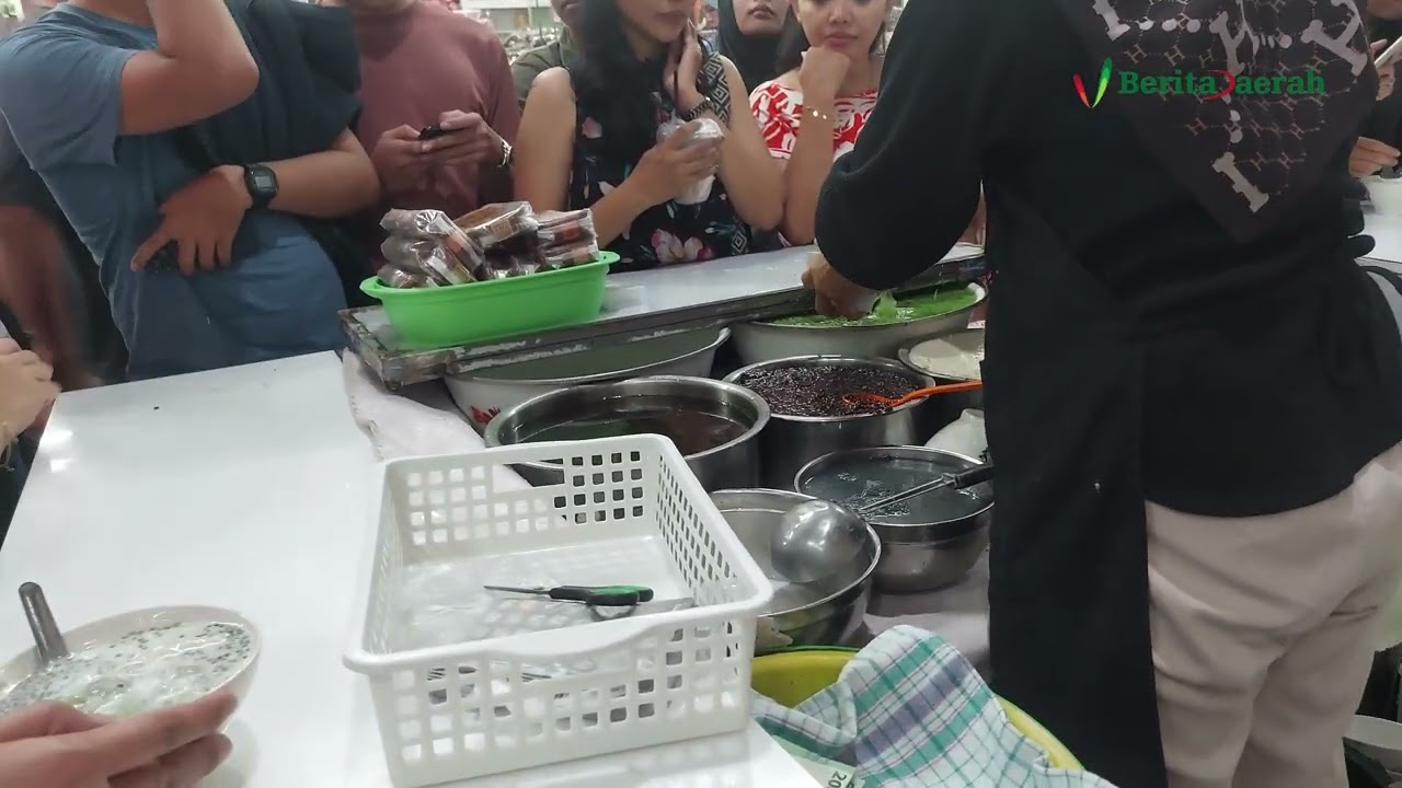 Menikmati Jajanan Legendaris, Es Dawet Telasih Bu Dermi di Pasar Gede Solo