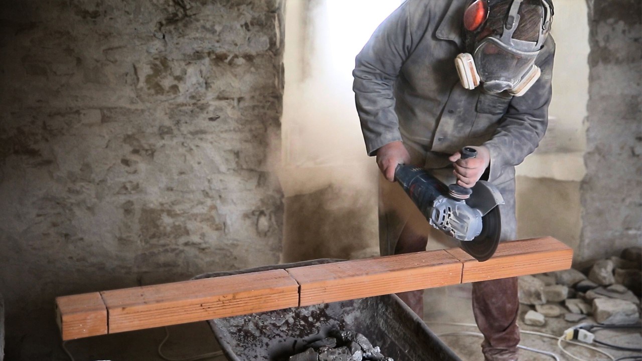 The story of the missing lintel #119