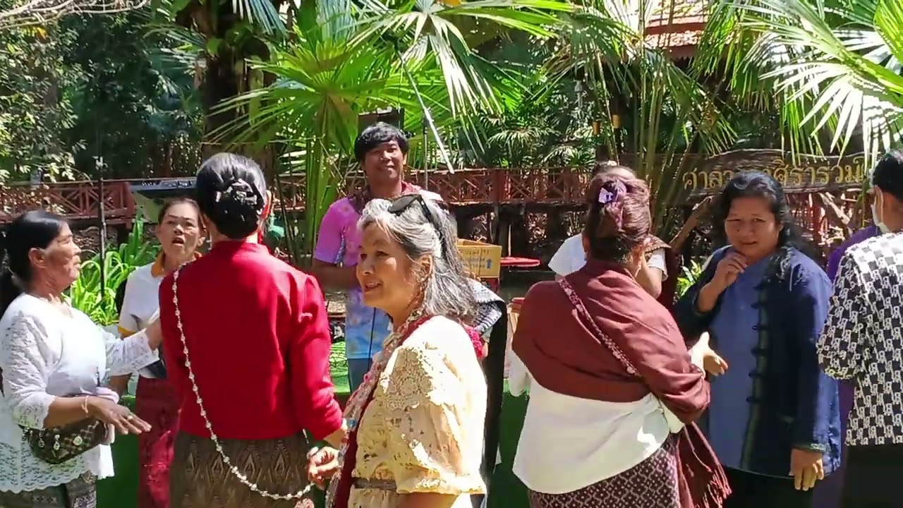 ธิดาลาว ปราถนา ร้องเพลงถวายเสียงวัดป่าเกาะเกิ้ง #ธิดาลาว #บ้านศรีวิไล