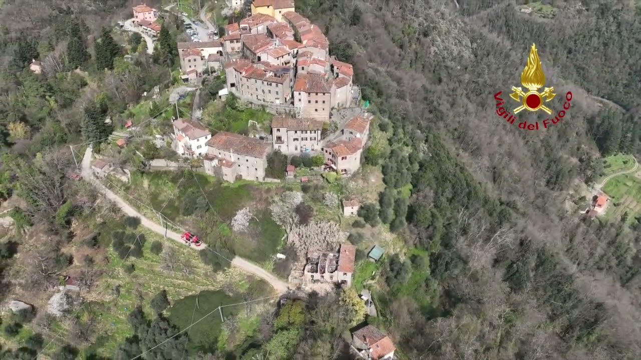 La casa sventrata dall'esplosione nelle riprese con drone dei vigili del fuoco