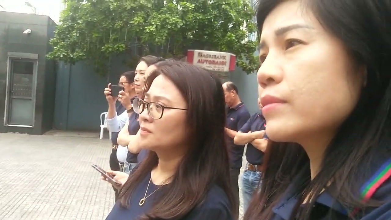 Trung tá Nguyễn Chí Thành  cứu 1 nạn nhân trong đống đổ nát ở Thổ Nhĩ Kỳ