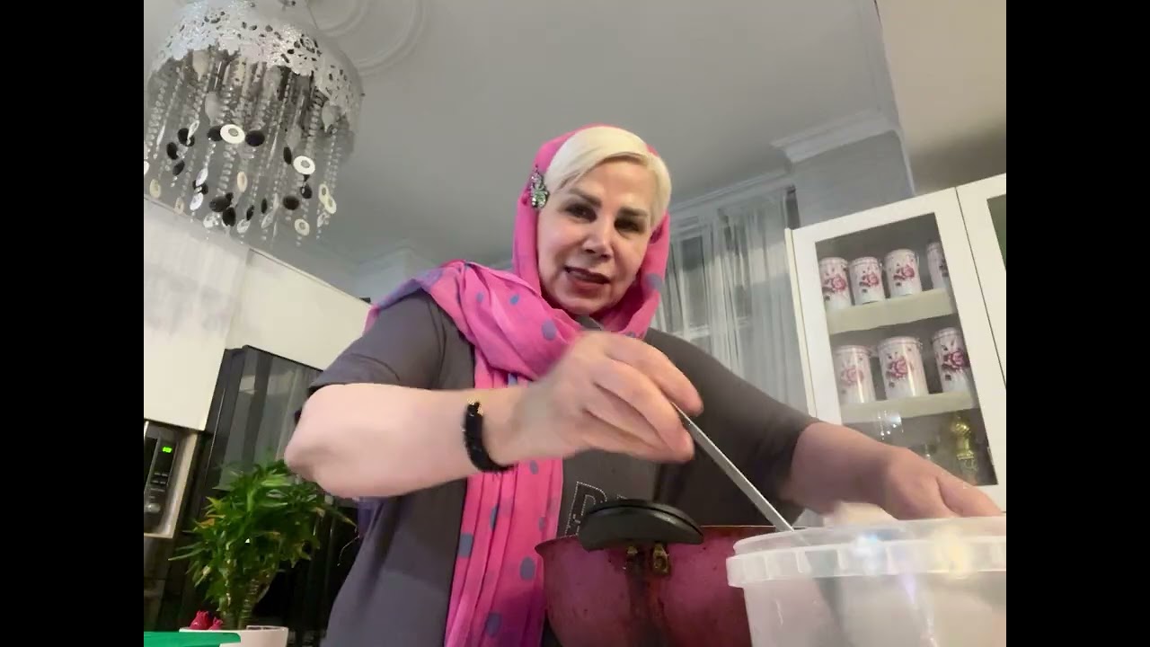 سلام به روی ماه تک تکتون خواستم ماجرای امروز که بخاطر غذا رسانی دعوا شد بگم براتون