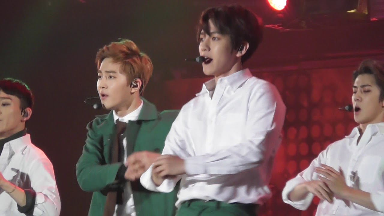160114 Seoul Music Awards EXO - Love Me Right Baekhyun focus