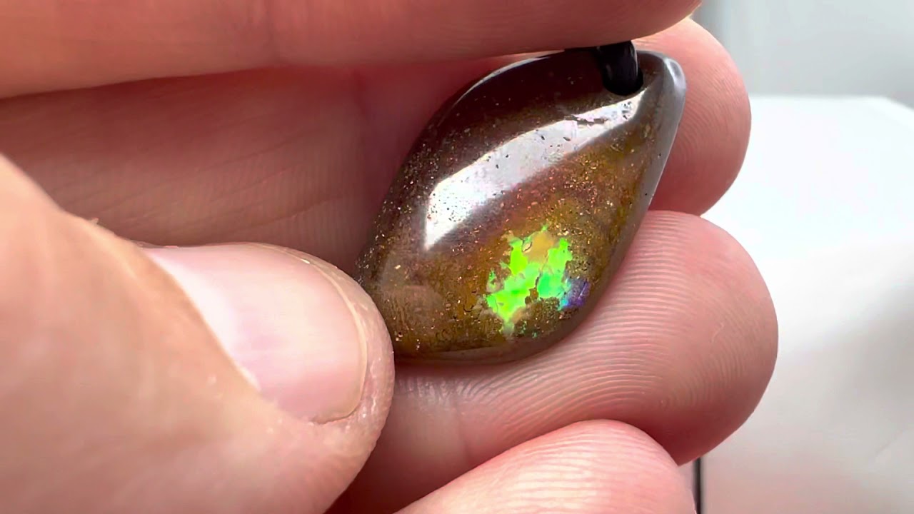 Pendentif Opale Boulder - Australie - Poids 3g + cordon cuir OP135