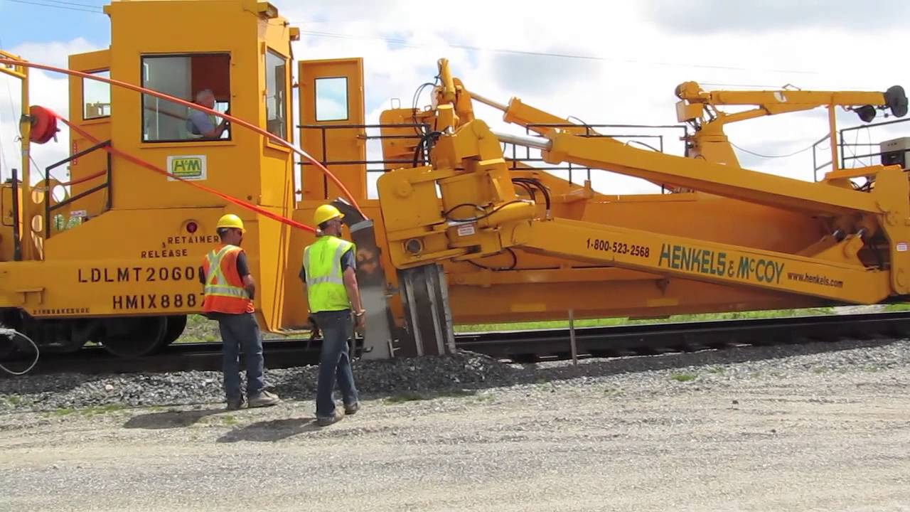 Cable-laying train