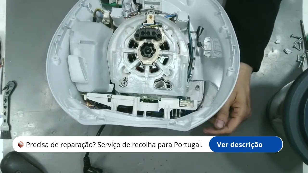 A Thermomix TM5 não liga? 🔋 Ajuste do conector do ecrã