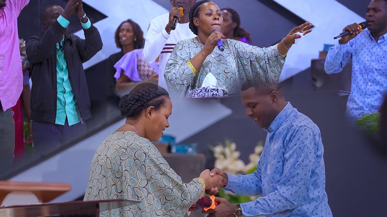 MUSUHUKE NA NDUTIRA BONGEYE GUHURIRA MUGITARAMO NAIROBI  🙏👌BADUKUMBUJE INDIRIMBO ZA KERA .
