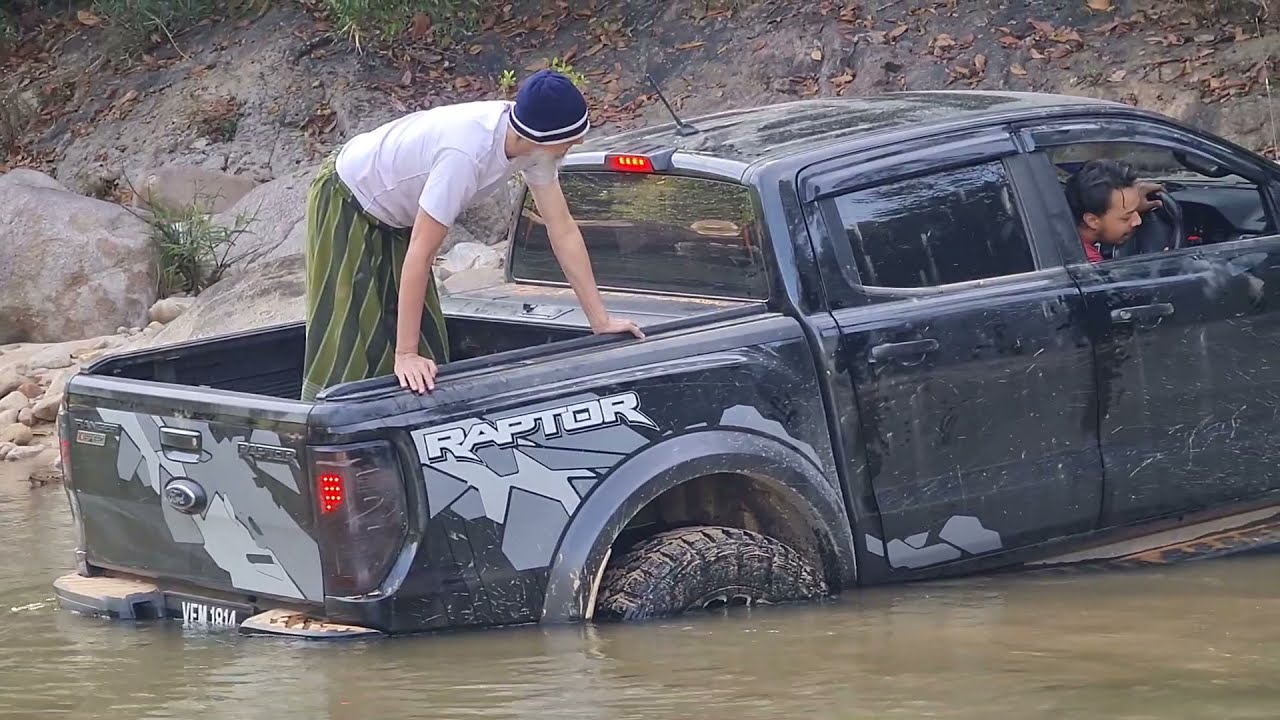 Ford Ranger Raptor | Softbed River Crossing