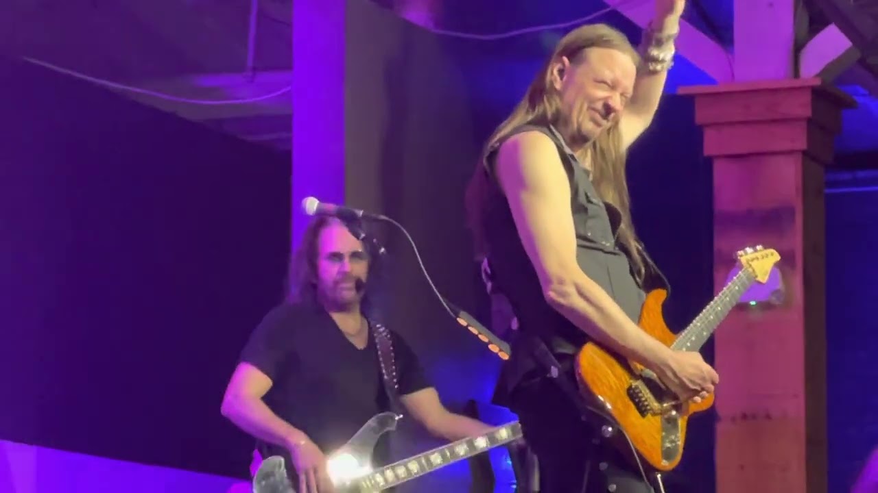 Winger - Headed For A Heartbreak live at Manchester Music Hall, Lexington, KY 6/16/23